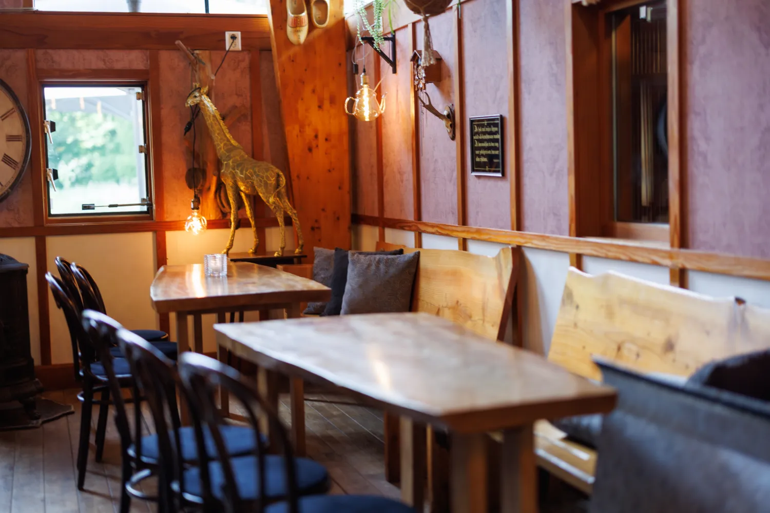 Sfeervolle binnenruimte bij Knus in Delft